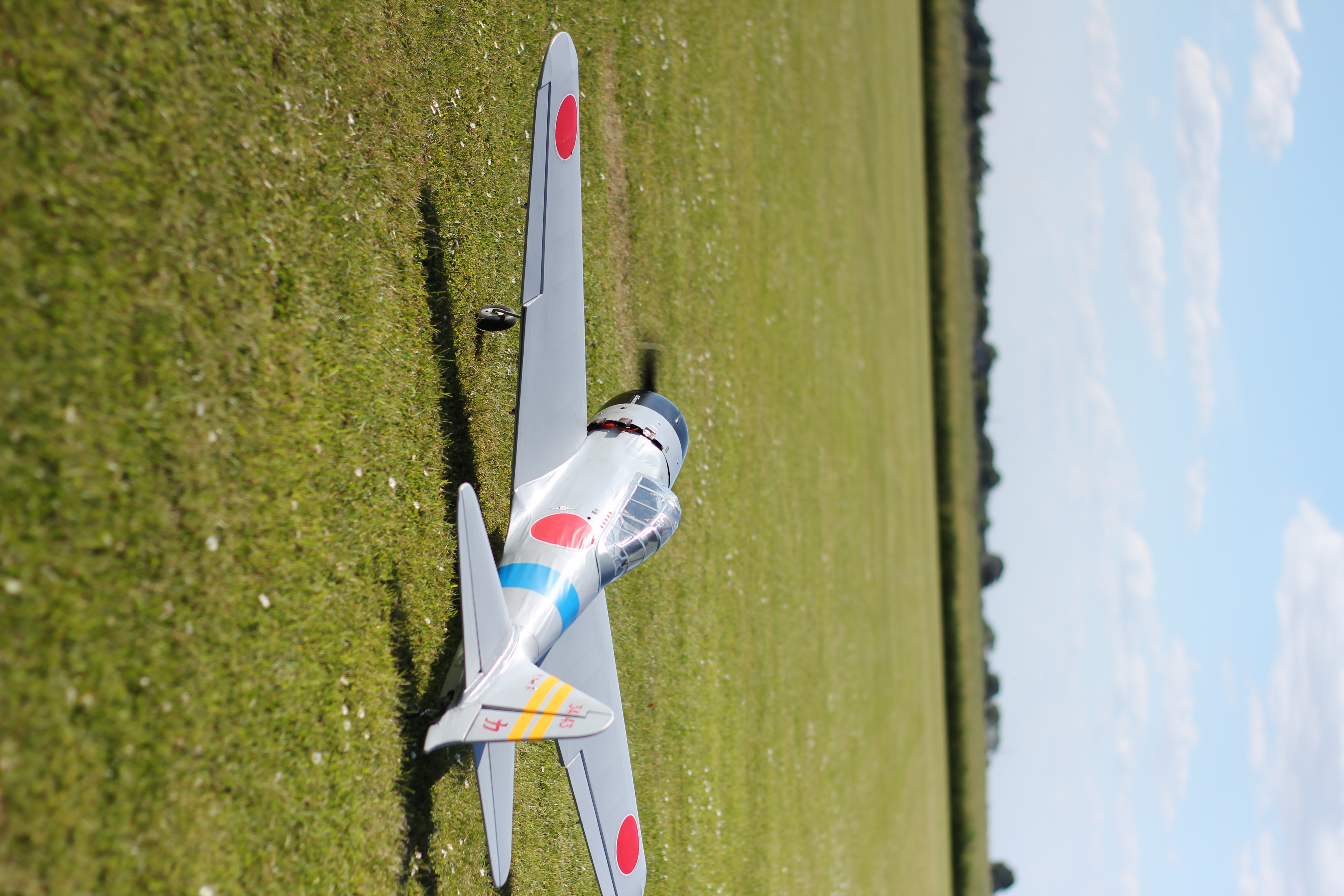 Modell startklar auf dem Flugfeld